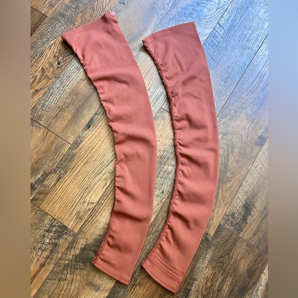 ALO Goddess Leg Warmers - Picture 4 of 7